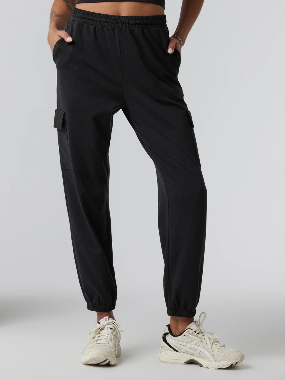 Vuori Boyfriend Cargo Sweatpant Joggers Black Size Small DreamKnit Lounge Pants